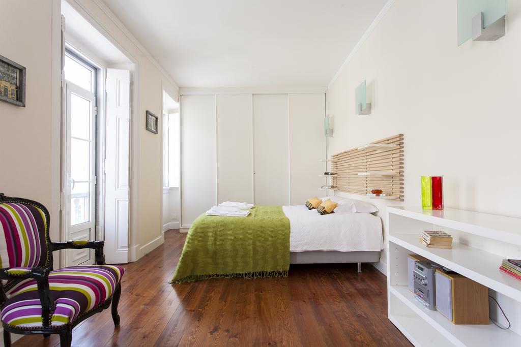 Joivy Spacious And Bright 1-bed Flat With Views In Lapa Lissabon